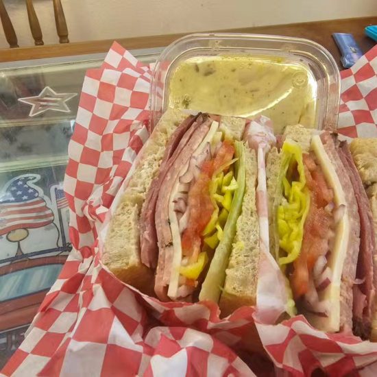 Glasgo Market Bandon Oregon lunch